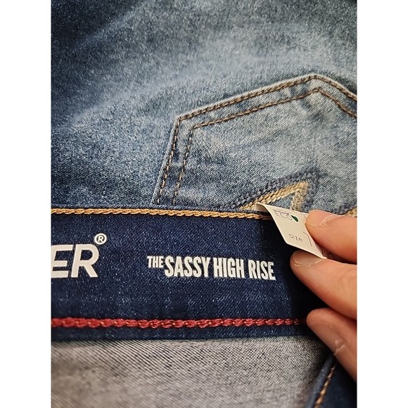 WallFlower Sassy Shorty Shorts Womens Juniors 7 Insta Soft Distressed Cuffed NEW - Picture 4 of 10